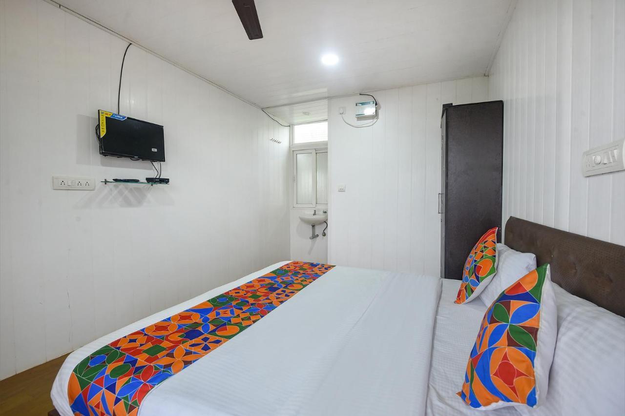 Fabexpress Vincy Palace, Mandrem Beach Hotel ภายนอก รูปภาพ