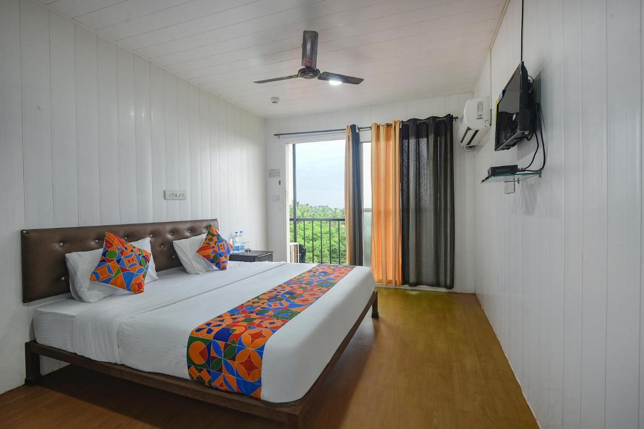 Fabexpress Vincy Palace, Mandrem Beach Hotel ภายนอก รูปภาพ