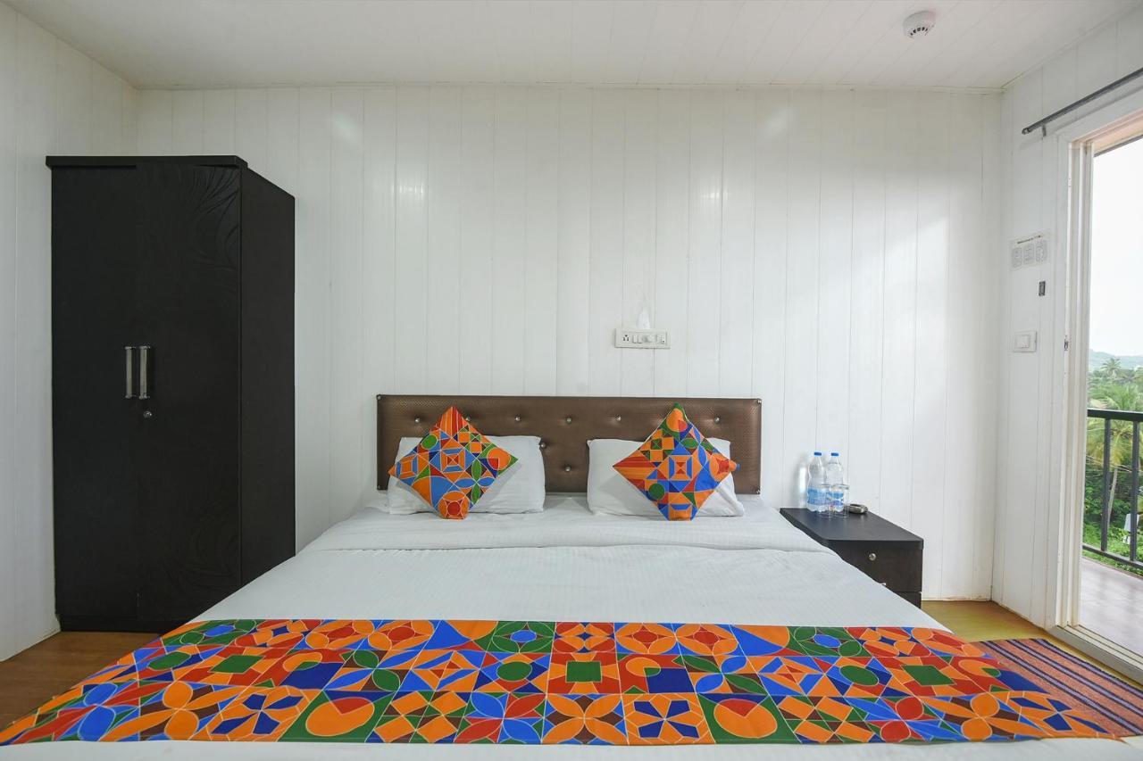 Fabexpress Vincy Palace, Mandrem Beach Hotel ภายนอก รูปภาพ