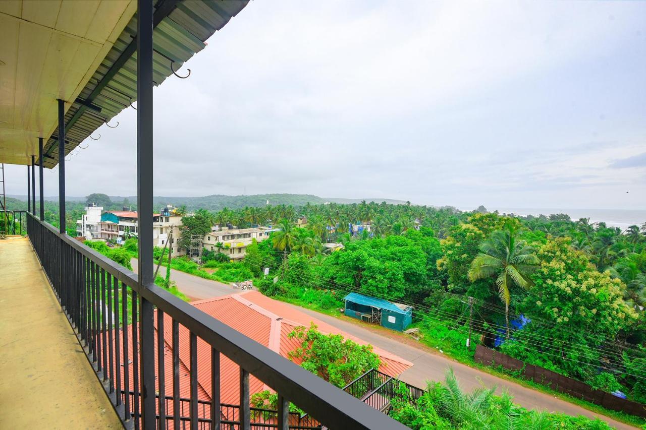 Fabexpress Vincy Palace, Mandrem Beach Hotel ภายนอก รูปภาพ
